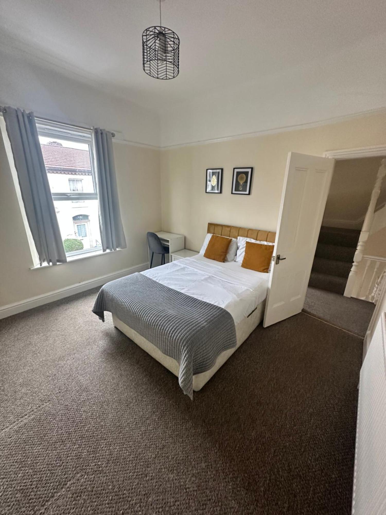 Modern 5 Bedroom House Near Lark Lane Liverpool Exterior photo